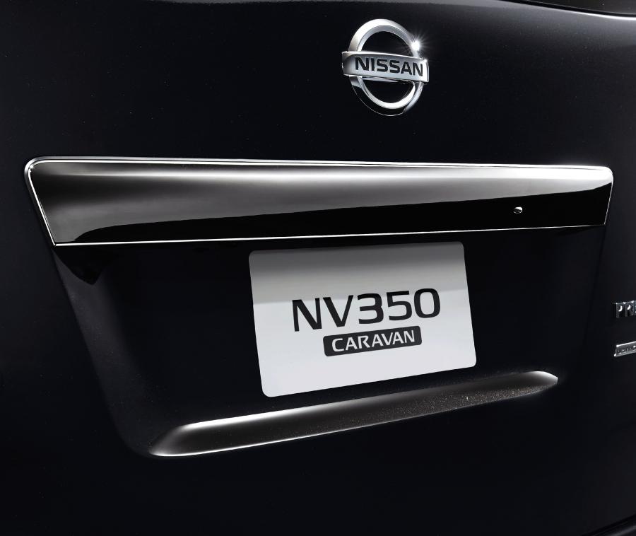 Логотип Nissan NV350 Caravan Premium GX Urban Chrome (E26) 2019 года  (фото 5 из 12)